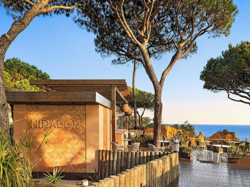 Pine Cliffs Ocean Suites image