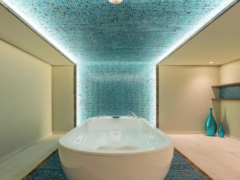 Pine Cliffs Ocean Suites image
