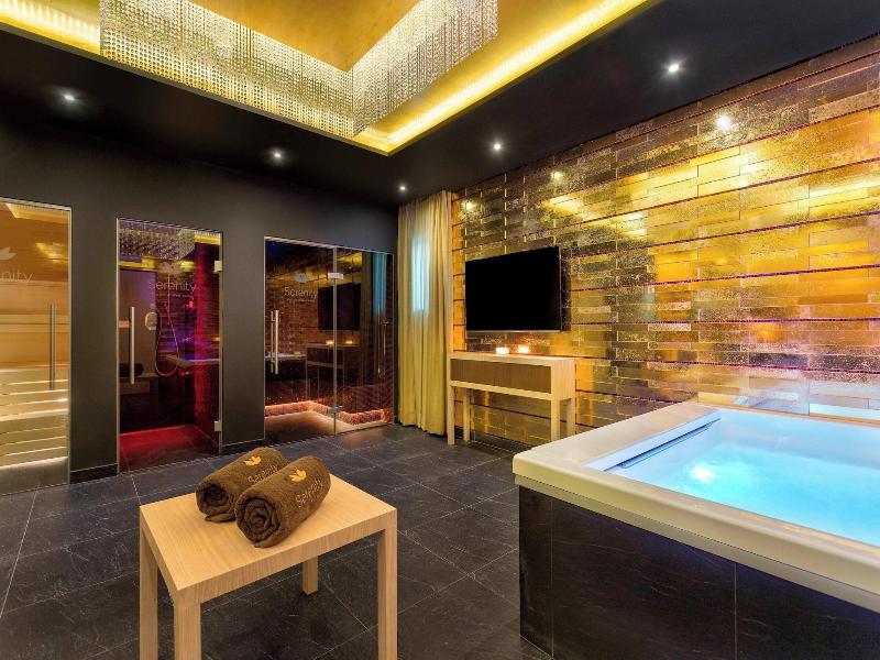 Pine Cliffs Ocean Suites image