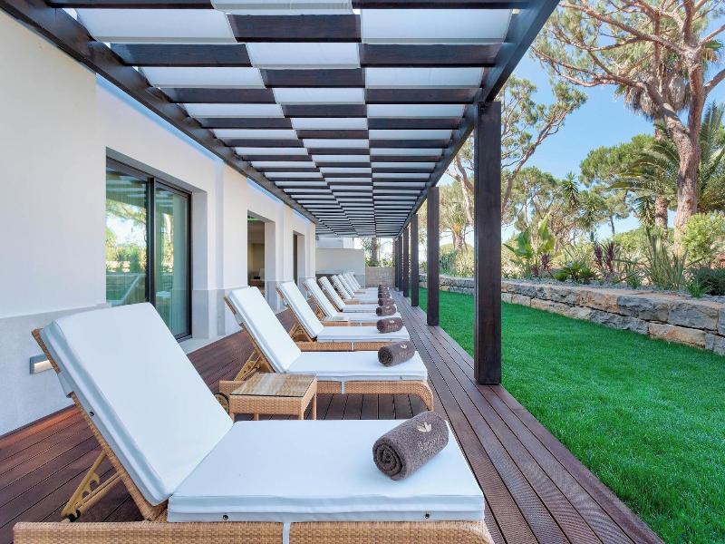 Pine Cliffs Ocean Suites image