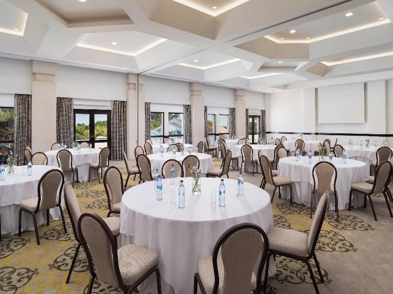 Pine Cliffs Ocean Suites image