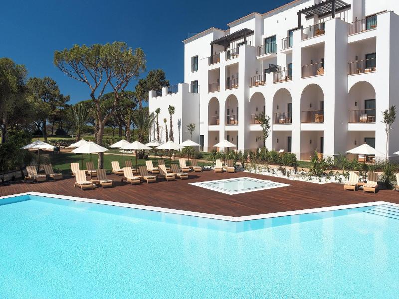 Pine Cliffs Ocean Suites image