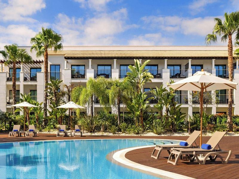 Pine Cliffs Ocean Suites image