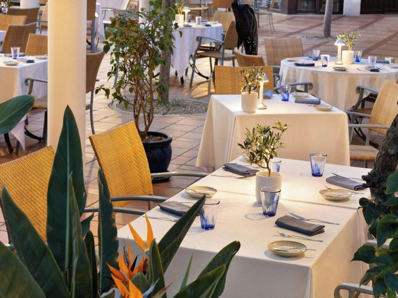 Pine Cliffs Ocean Suites image