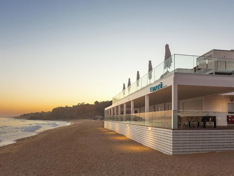 Pine Cliffs Ocean Suites image