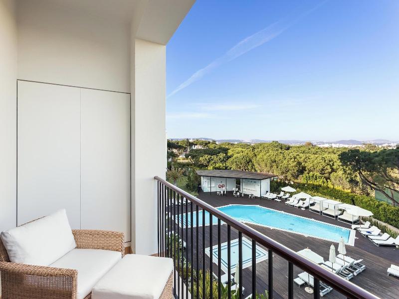 Pine Cliffs Ocean Suites image