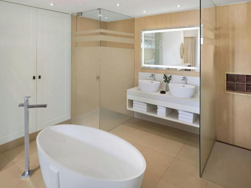 Pine Cliffs Ocean Suites image