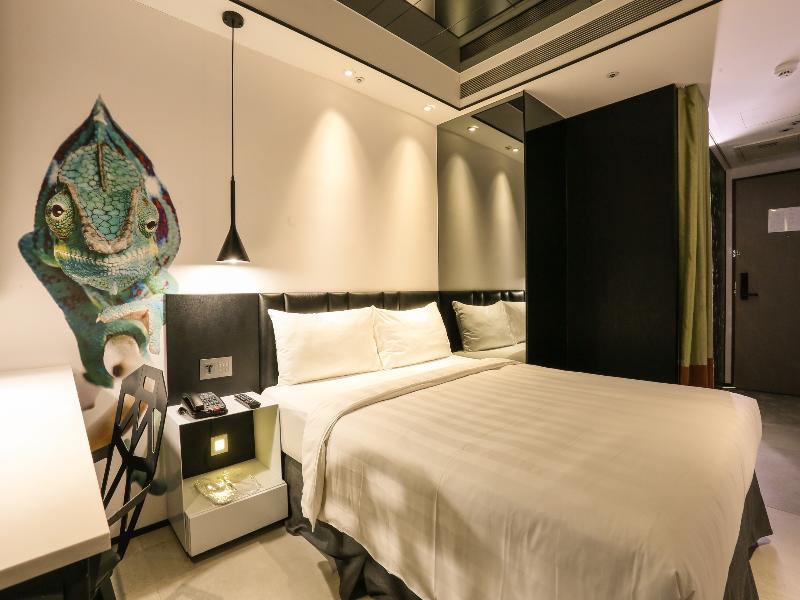 Hotel PaPa Whale image