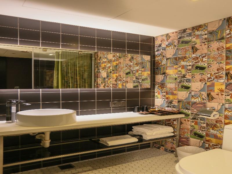 Hotel PaPa Whale image