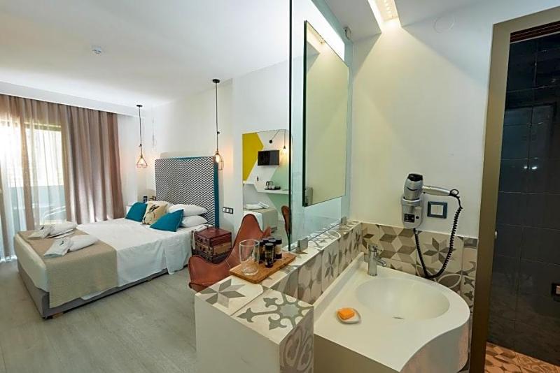 Blue Bottle Boutique Hotel image