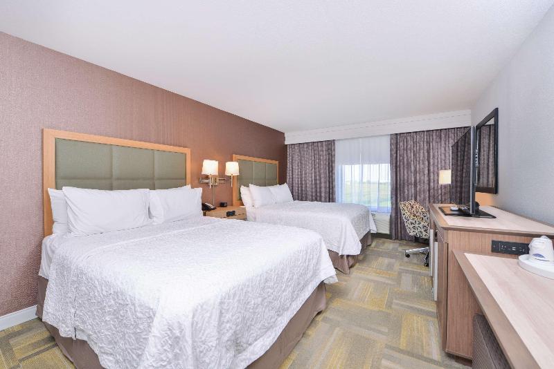 Hampton Inn & Suites Altoona Des Moines image