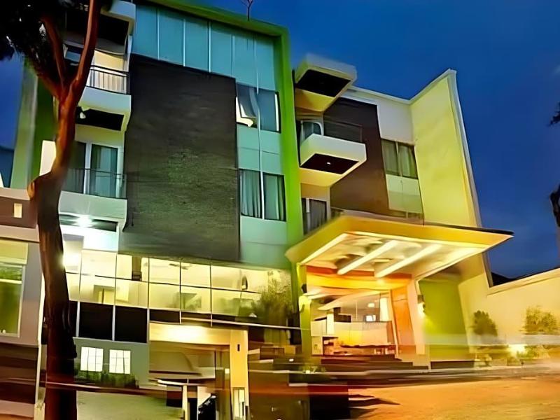 Bamboo Inn Hotel & Cafe image
