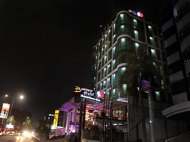 Business Hotel Tomang image