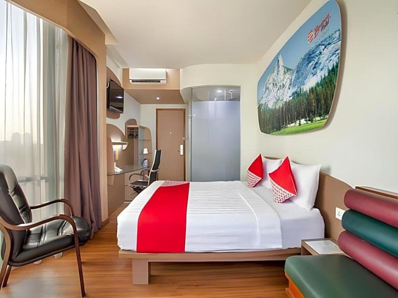Business Hotel Tomang image