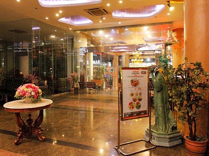 Business Hotel Tomang image