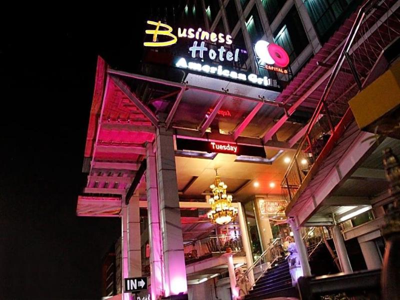Business Hotel Tomang image