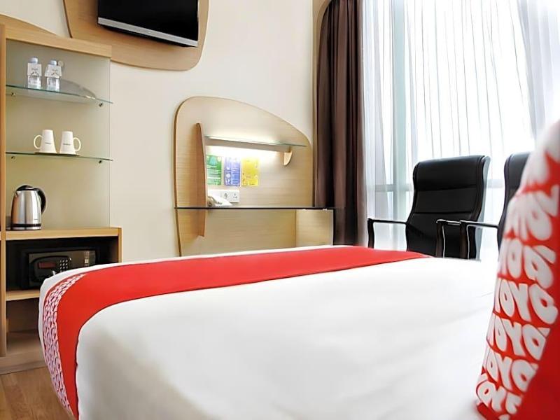 Business Hotel Tomang image