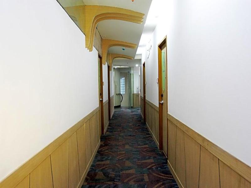 Business Hotel Tomang image