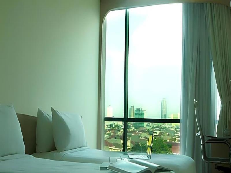 Business Hotel Tomang image