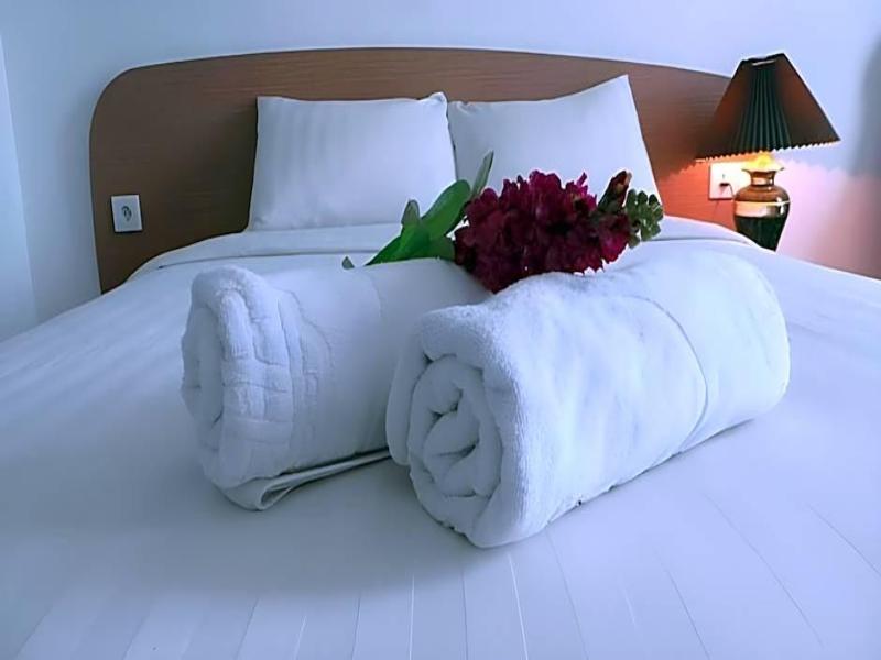 Business Hotel Tomang image