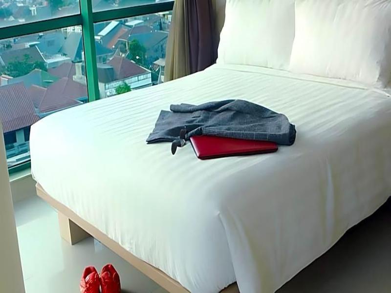 Business Hotel Tomang image