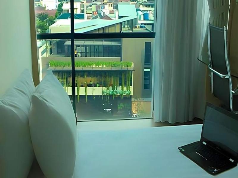 Business Hotel Tomang image