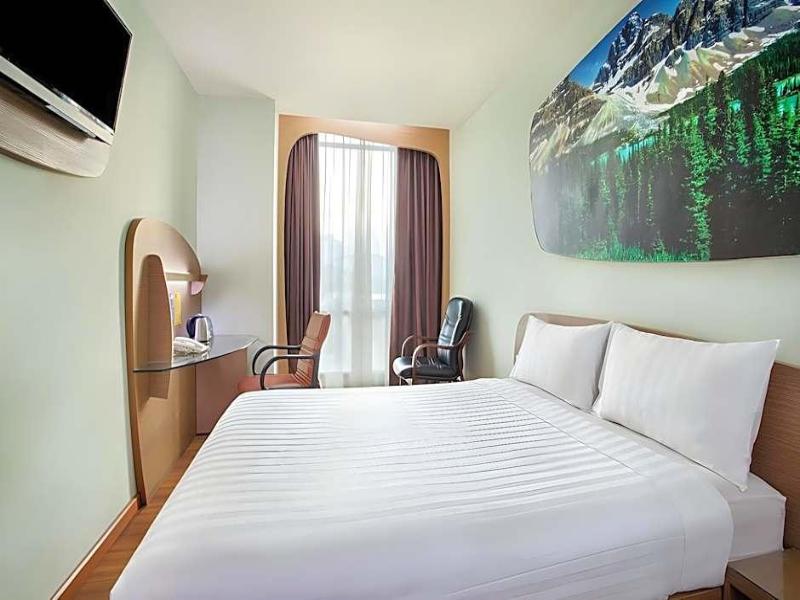 Business Hotel Tomang image