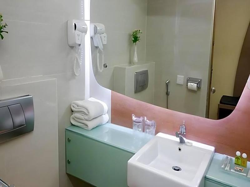 Business Hotel Tomang image