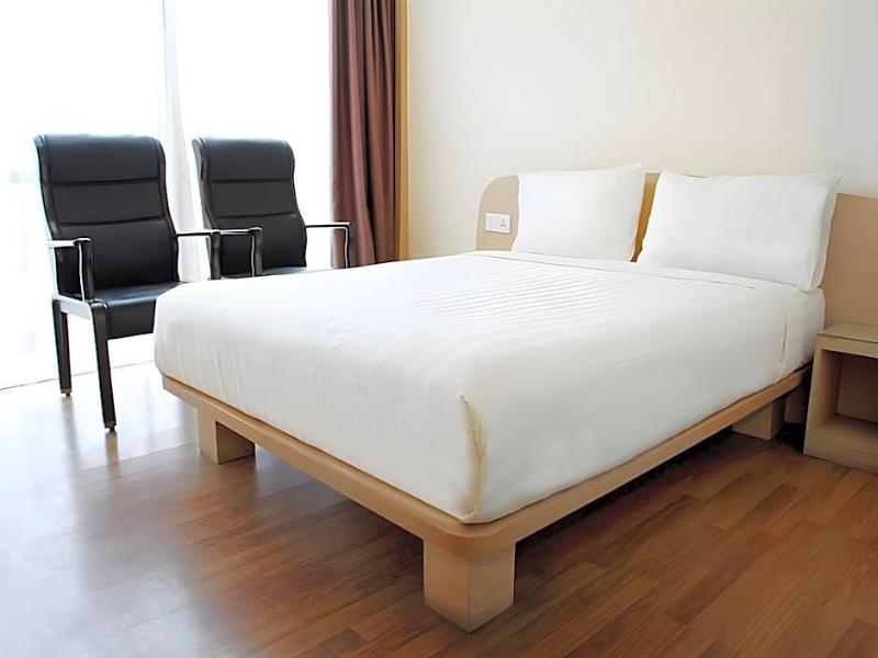 Business Hotel Tomang image