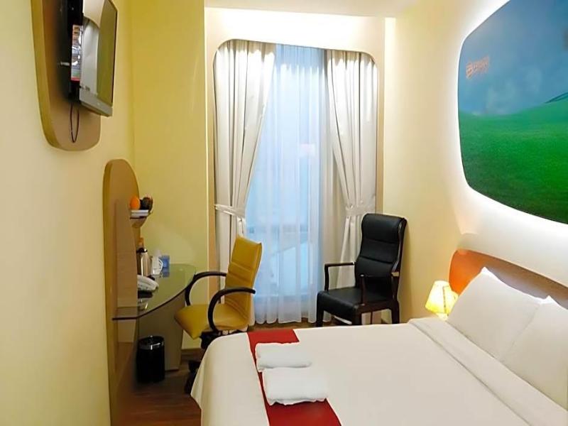 Business Hotel Tomang image