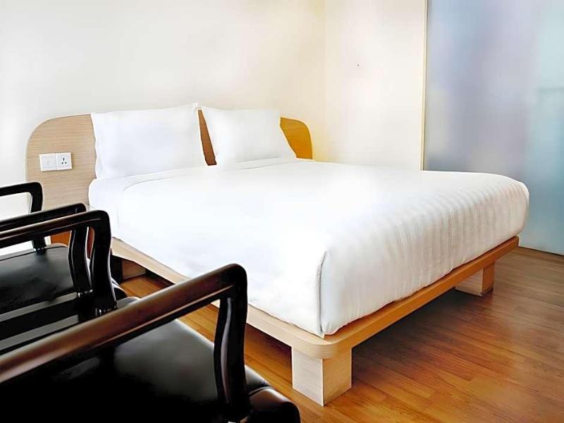 Business Hotel Tomang image