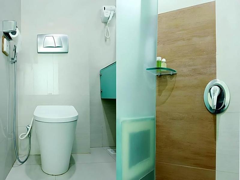 Business Hotel Tomang image