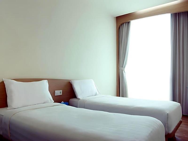 Business Hotel Tomang image
