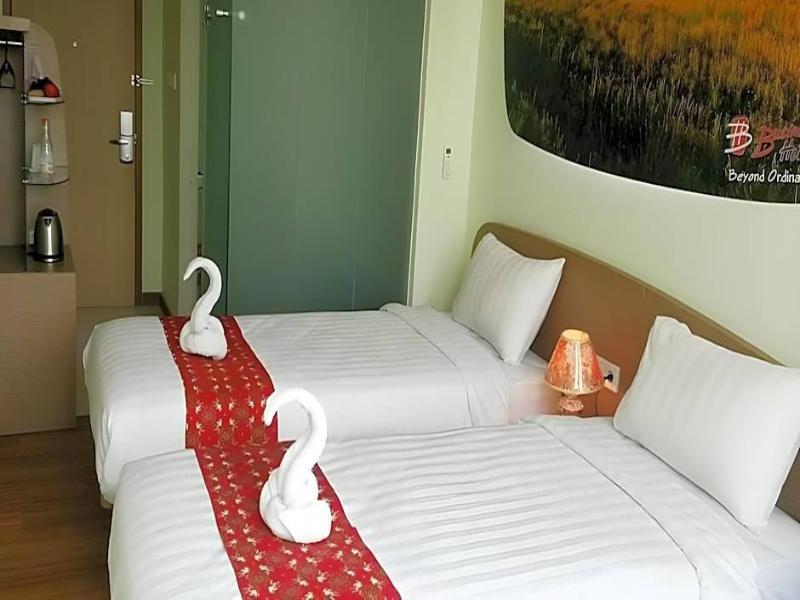 Business Hotel Tomang image