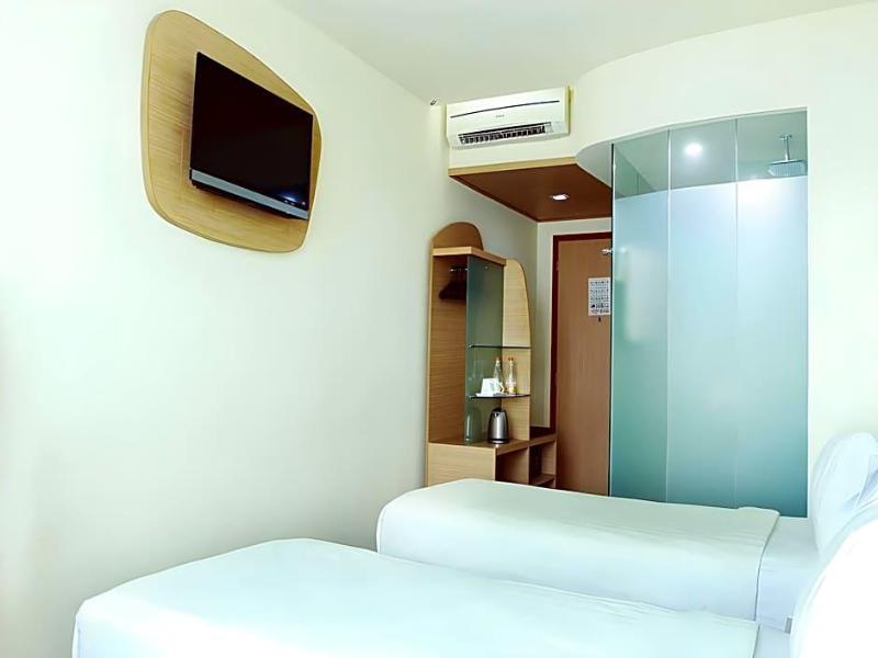 Business Hotel Tomang image