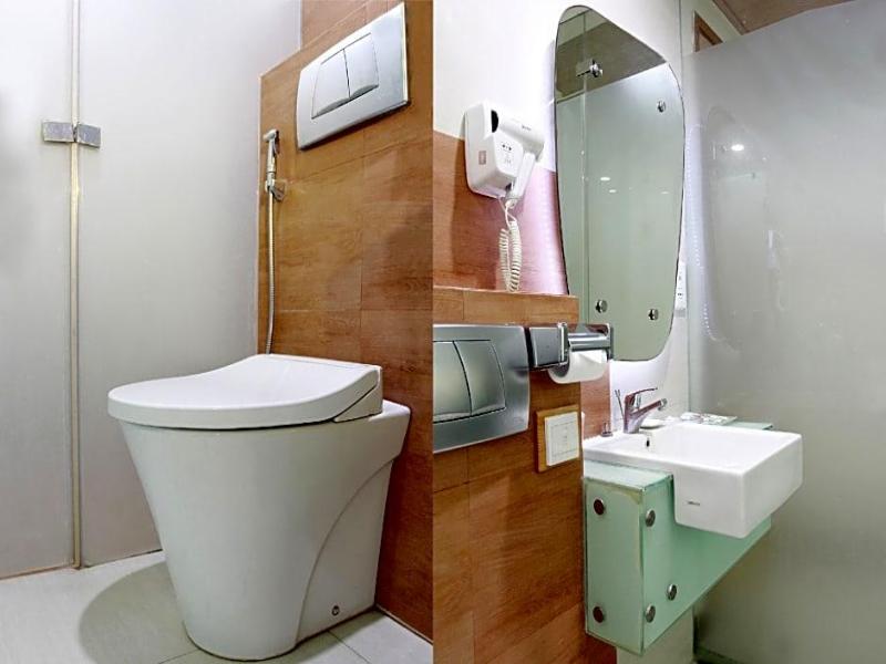 Business Hotel Tomang image