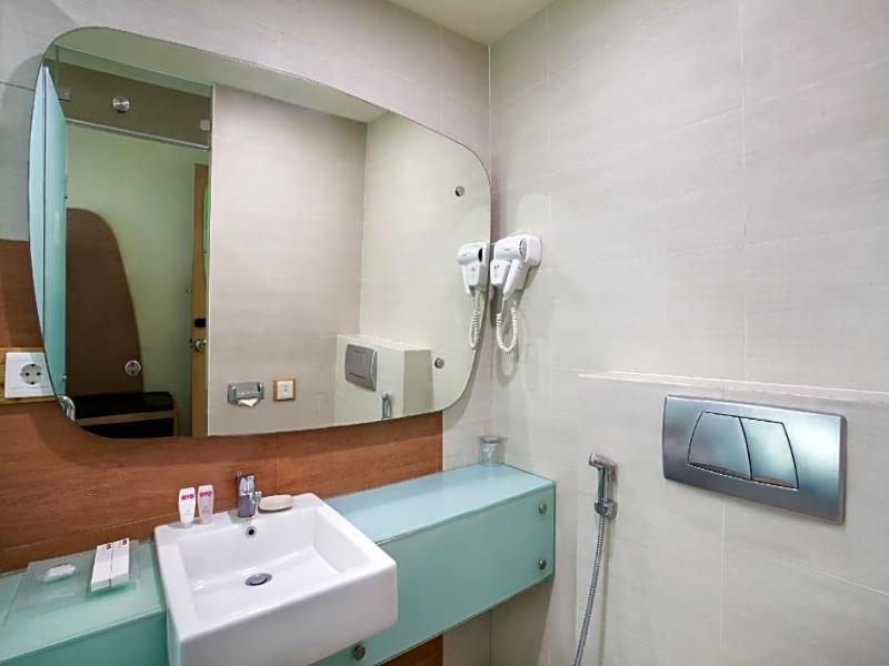 Business Hotel Tomang image