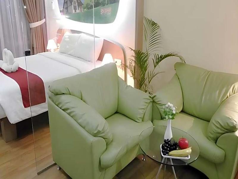 Business Hotel Tomang image