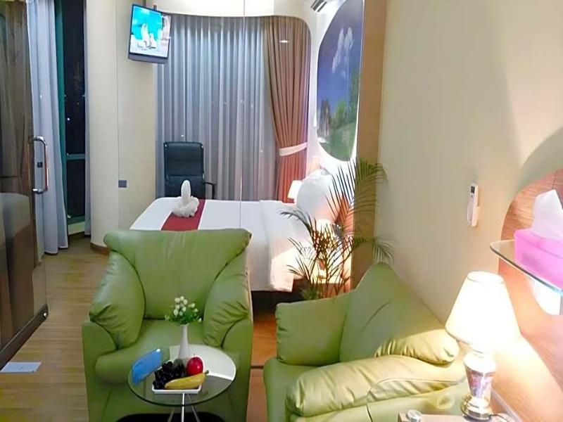 Business Hotel Tomang image