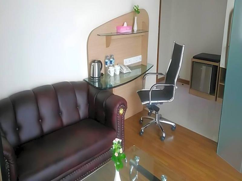 Business Hotel Tomang image