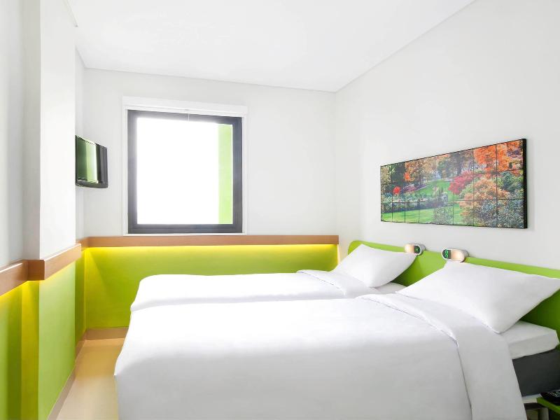 Mercure Jakarta Grogol image
