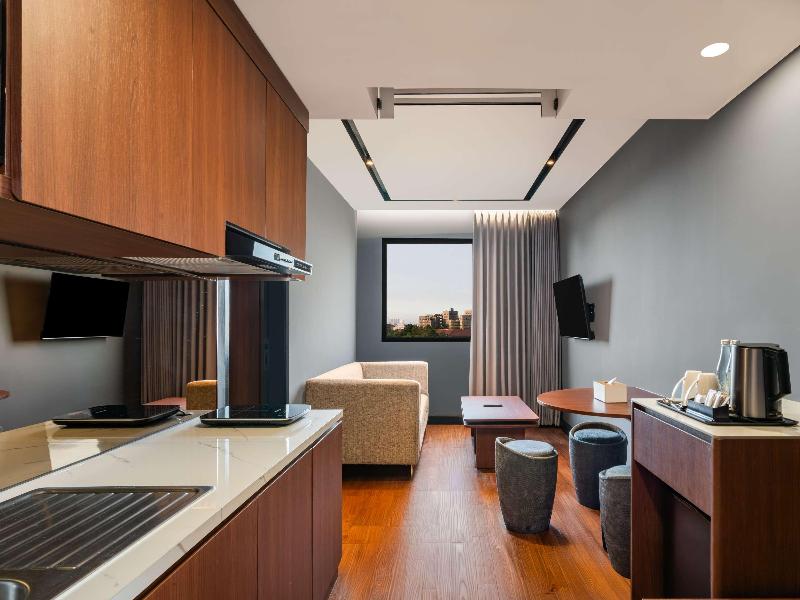 Mercure Jakarta Grogol image
