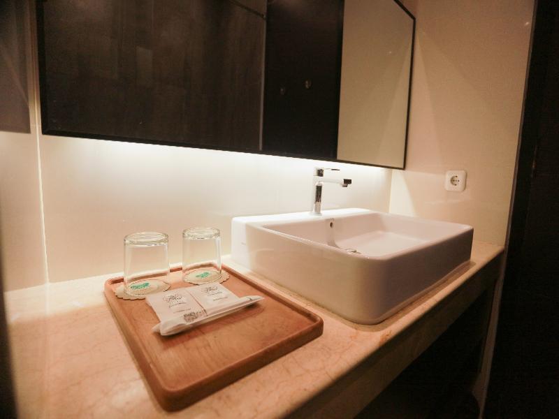 Lotus Garden Hotel & Restaurant image
