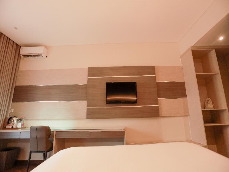 Lotus Garden Hotel & Restaurant image