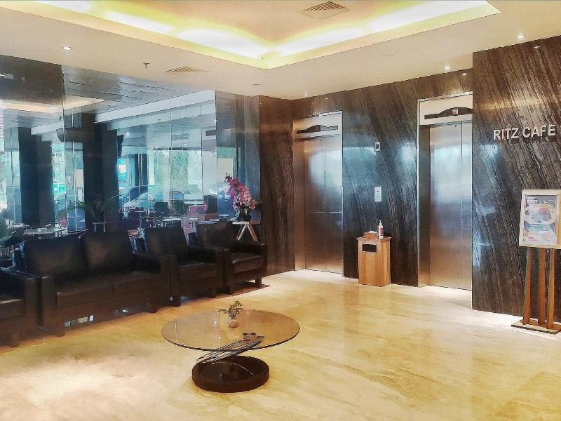 Orchardz Hotel Bandara image
