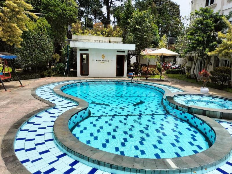 Rizen Premiere Hotel image