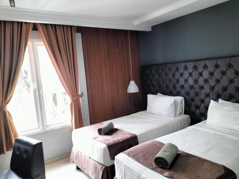 Rizen Premiere Hotel image