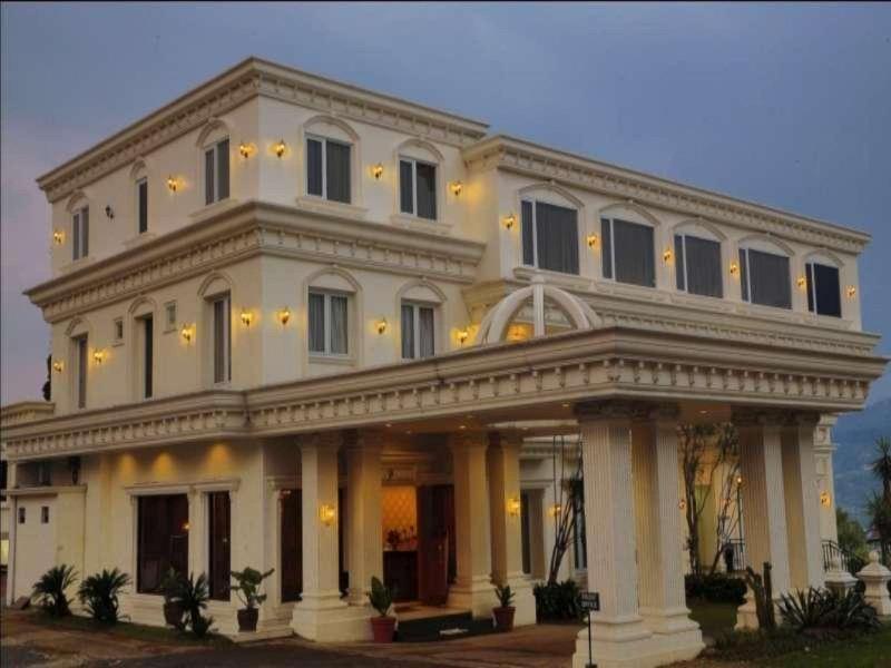 Rizen Premiere Hotel image