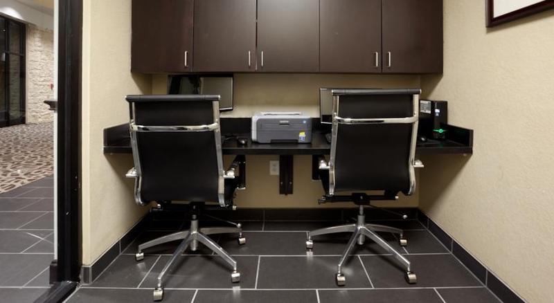 Holiday Inn North Stone Oak — photo 3