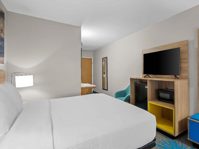 Days Inn by Wyndham Imlay City image